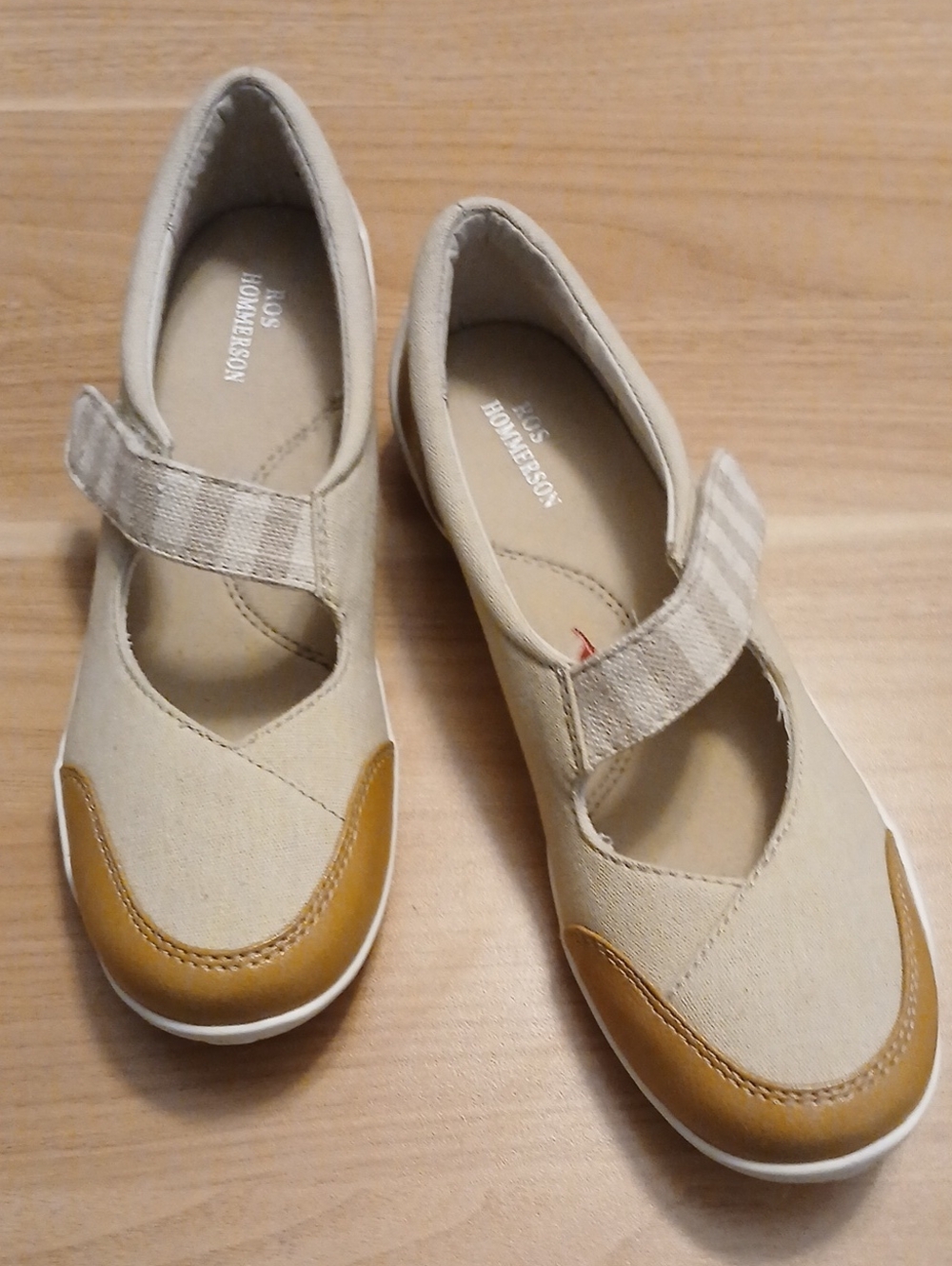 Ros Hommerson "Capricorn"  Beige & Tan Mary Jane Shoes in Size 6 SS (Super Slim)